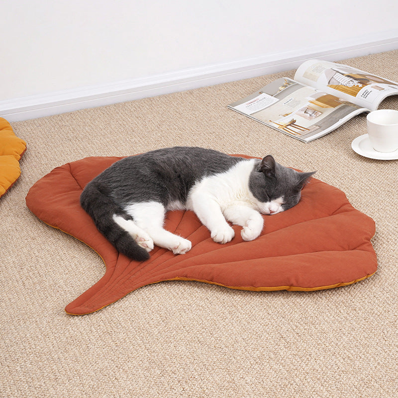 Leaf-Shaped Pet Sleeping Mat for Cats & Dogs