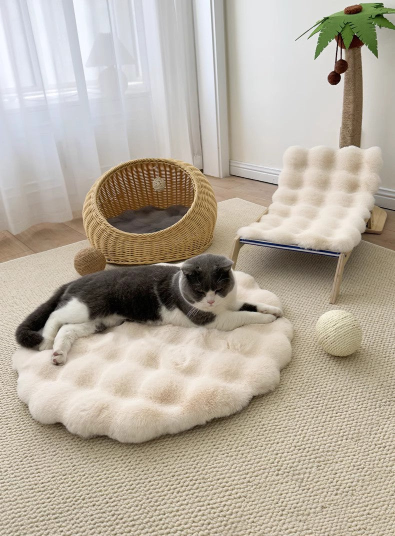 Beige Plush Round Cat Mat – Soft Faux Fur Sleeping Pad, 40cm