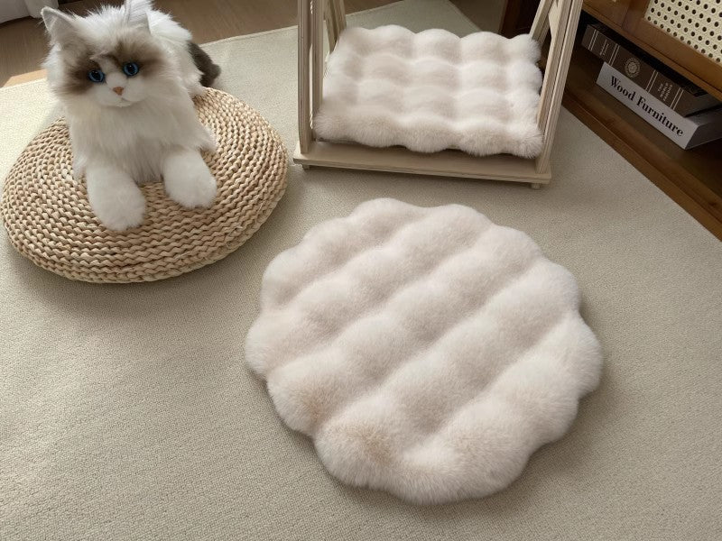 Beige Plush Round Cat Mat – Soft Faux Fur Sleeping Pad, 40cm