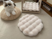 Beige Plush Round Cat Mat – Soft Faux Fur Sleeping Pad, 40cm